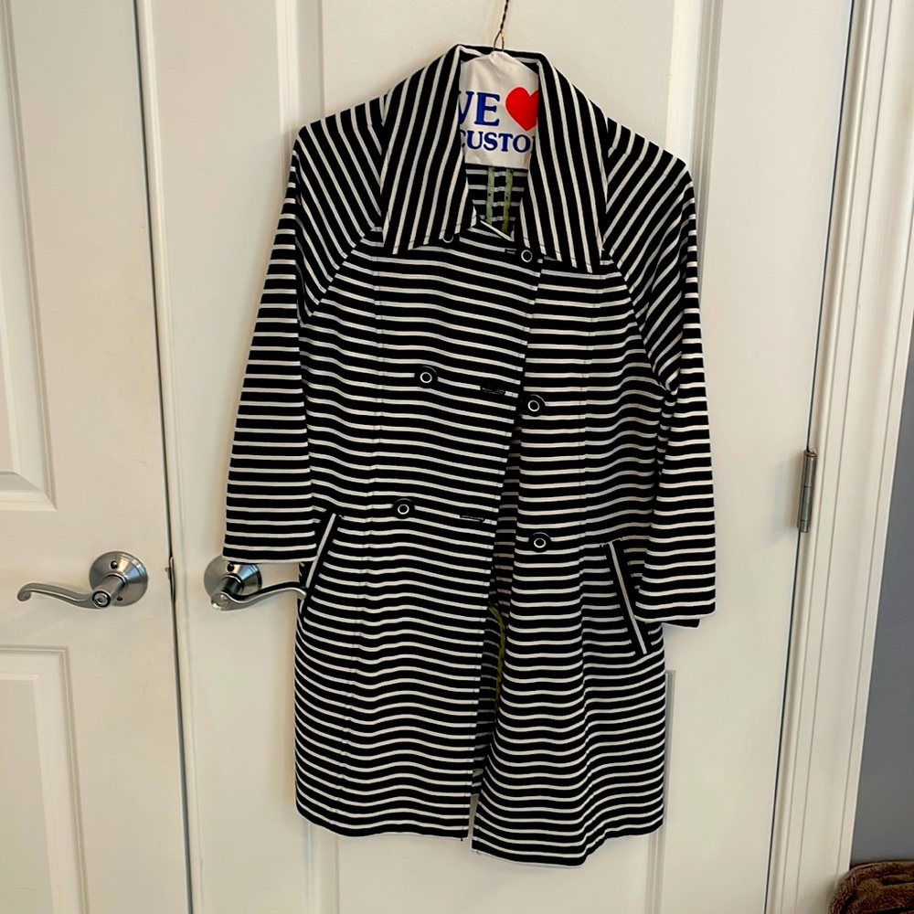 Classy navy/white long coat - great for summer/spring!